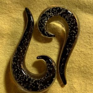 One Pair 0g Black Ink Glow in the Dark Pyrex Glass Spiral Taper Hangers